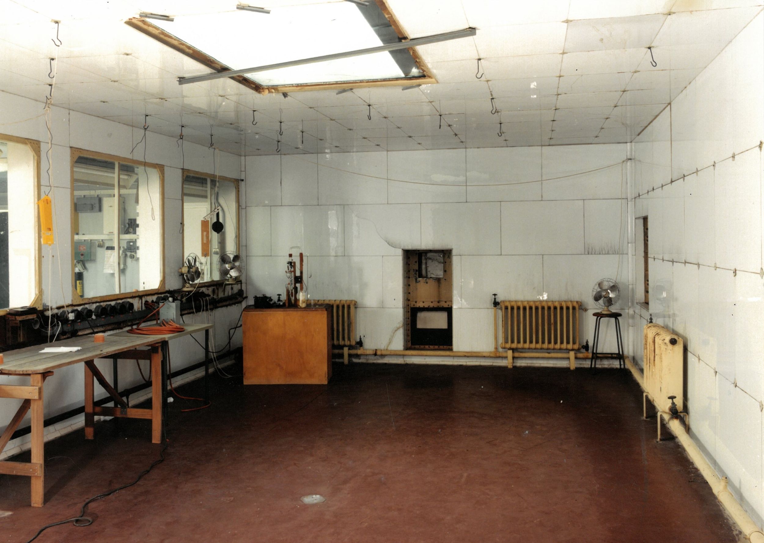 A gas chamber at Porton Down, with white-pannelled walls and ceiling.