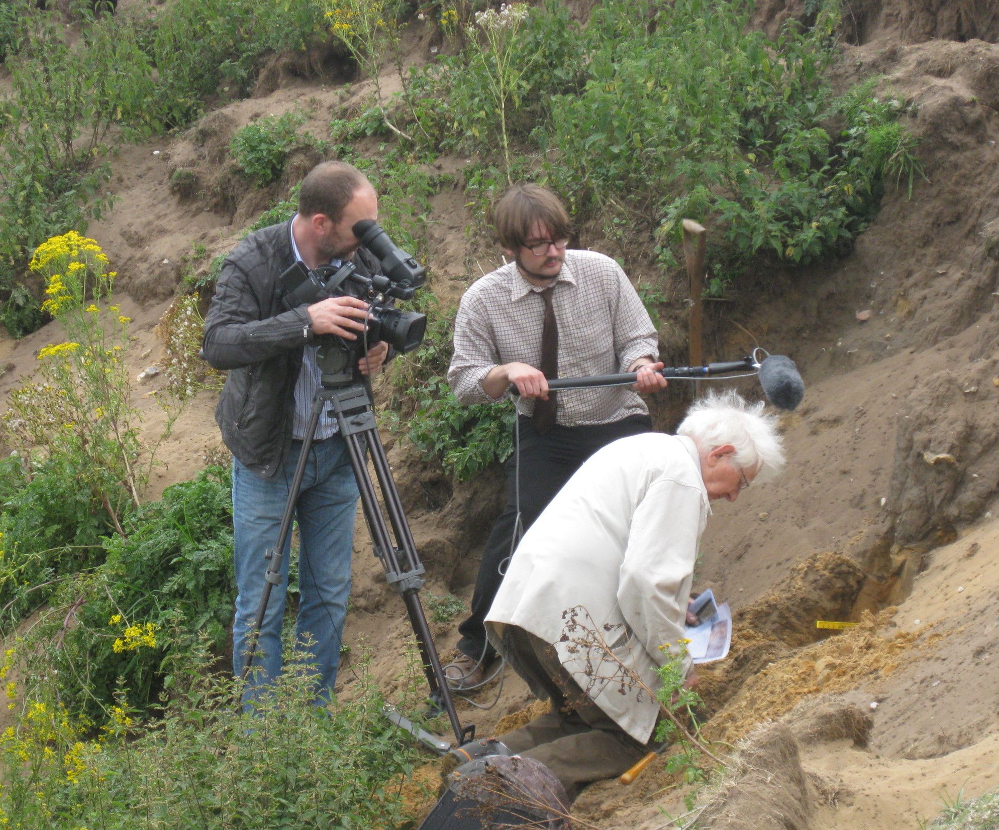 Quaternary geologist/botanist Richard West in the field with videographer Matt Casswell and interviewer Paul Merchant in 2011. Photo: Sue Pennell.