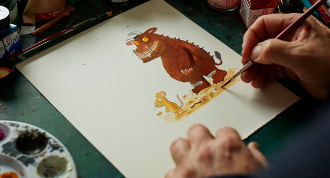 An image of the Gruffalo and mouse being painted